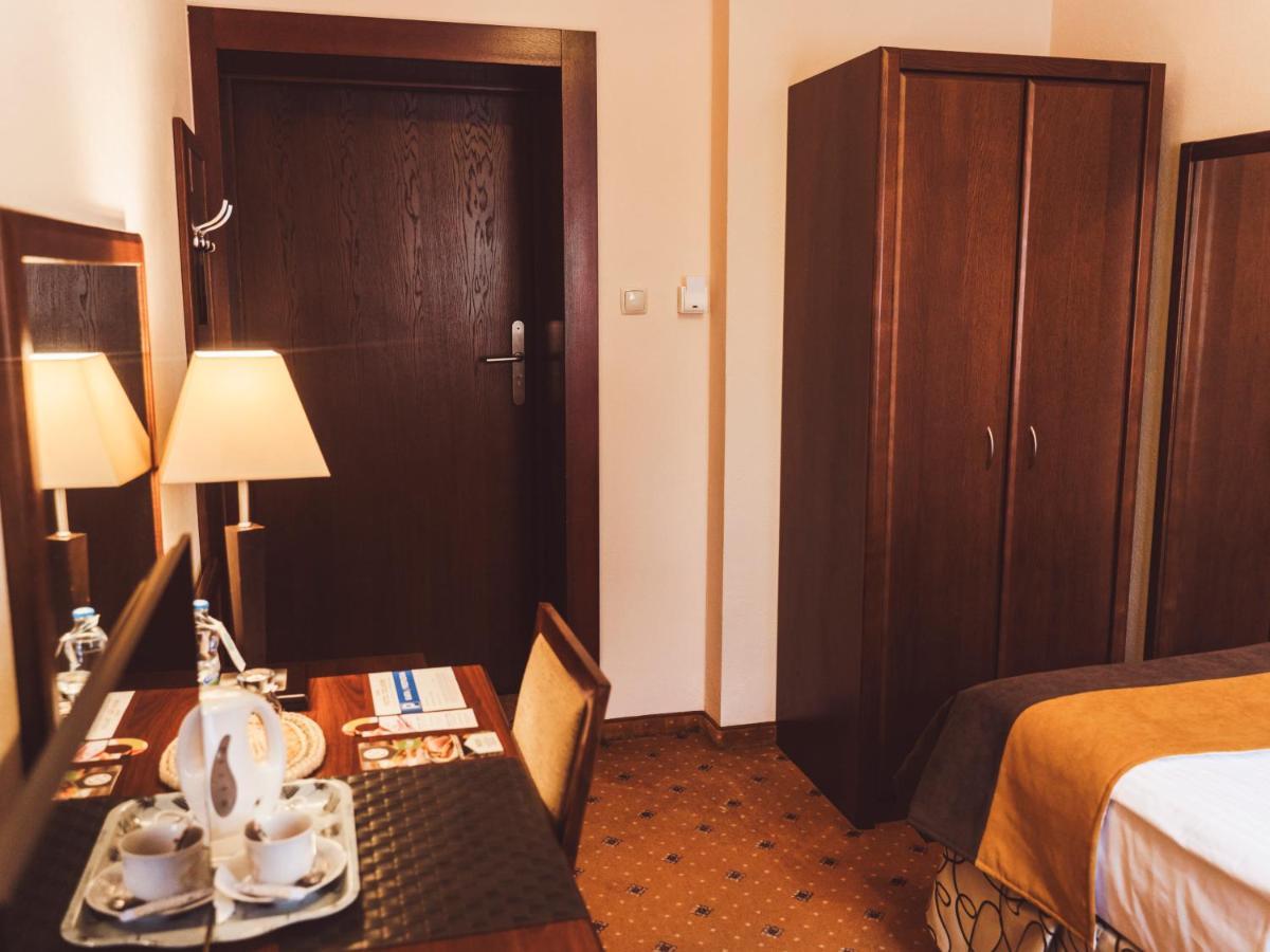 Hotel Osjann Бяла-Подляска Экстерьер фото