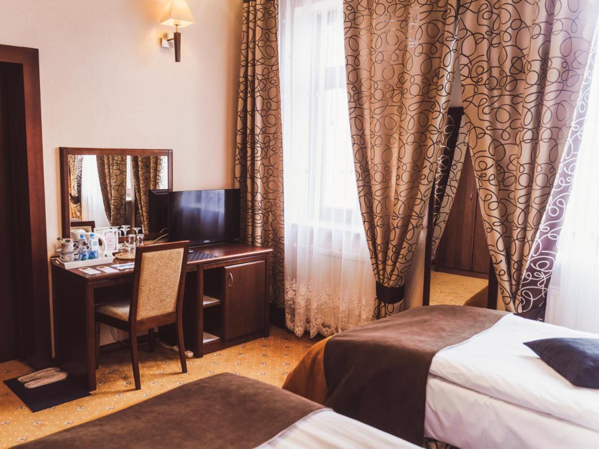 Hotel Osjann Бяла-Подляска Экстерьер фото
