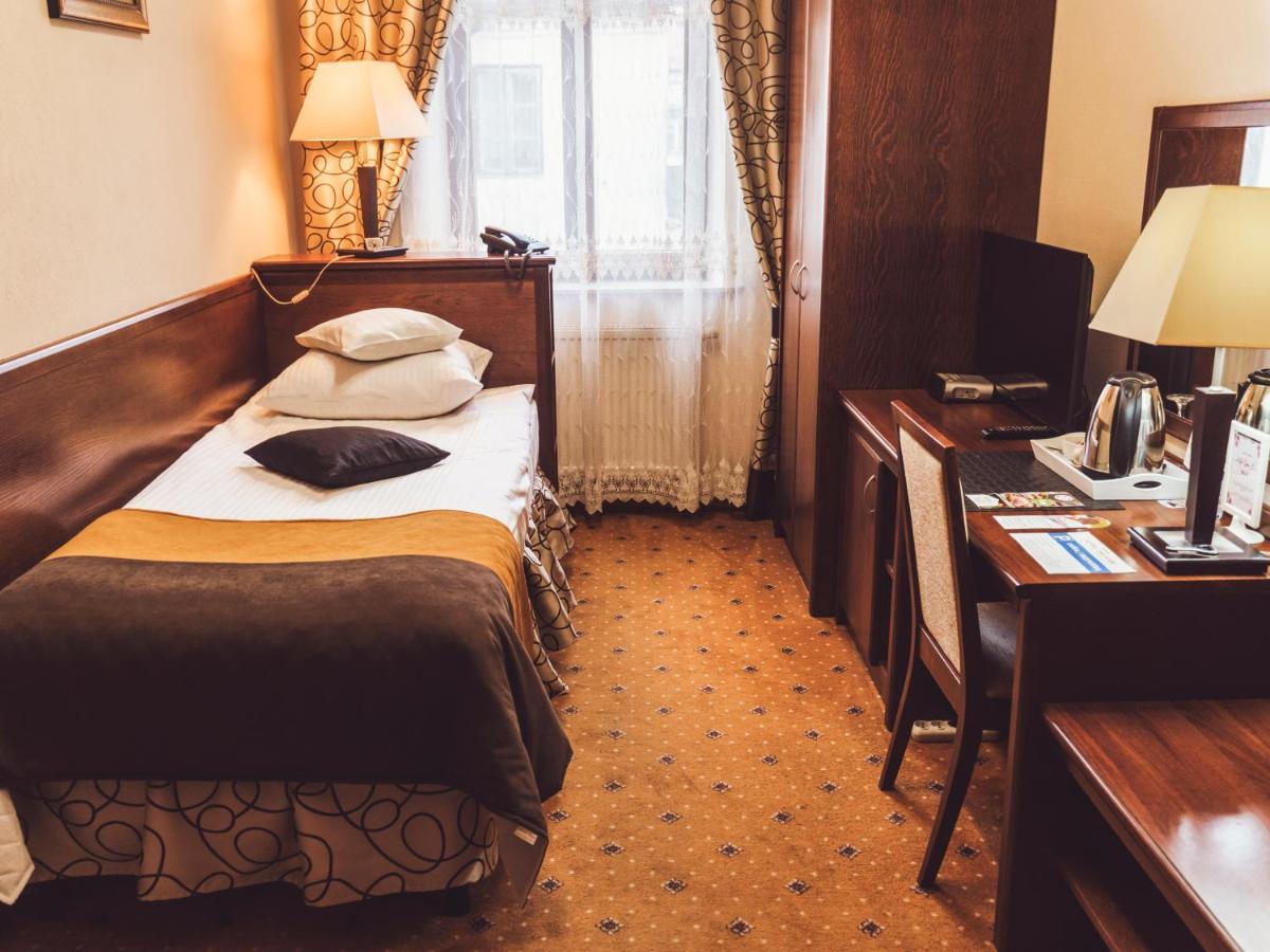 Hotel Osjann Бяла-Подляска Экстерьер фото