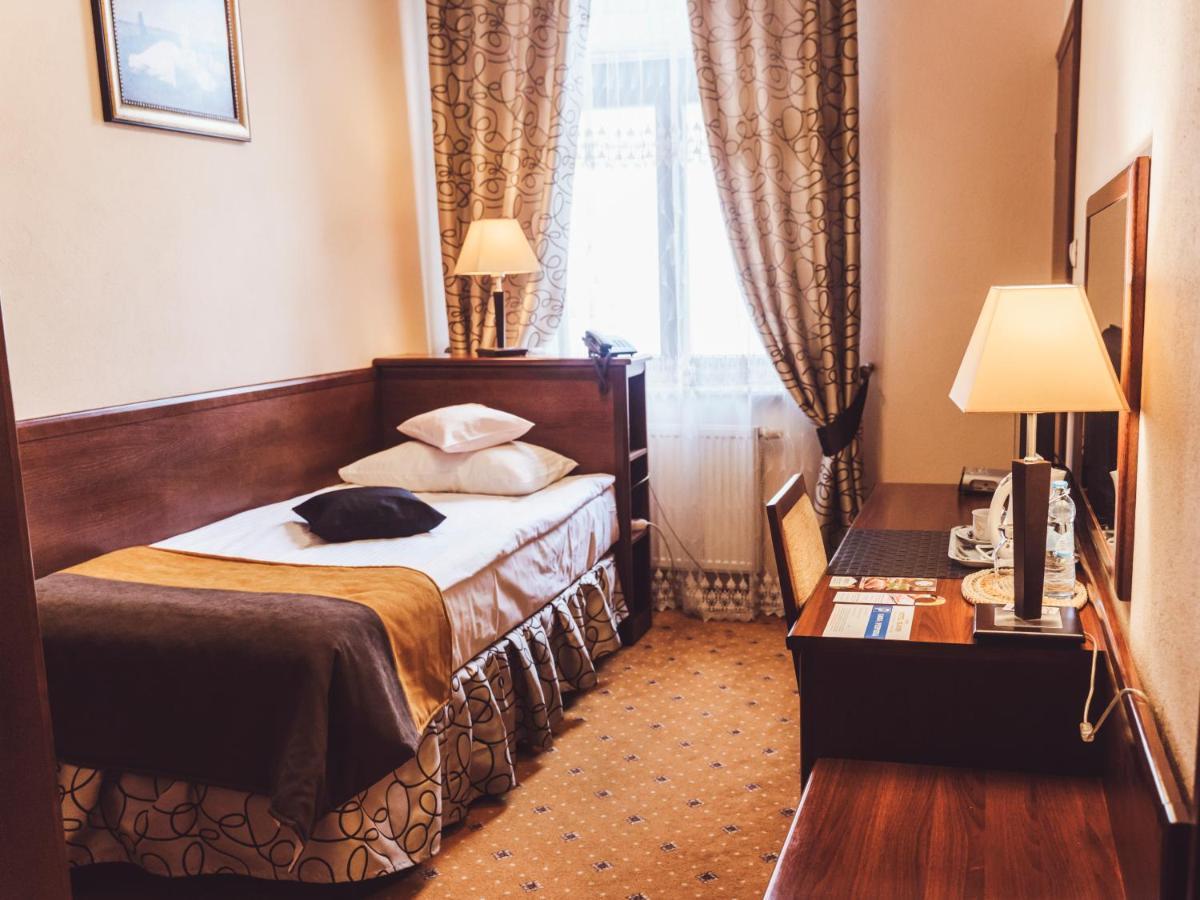 Hotel Osjann Бяла-Подляска Экстерьер фото