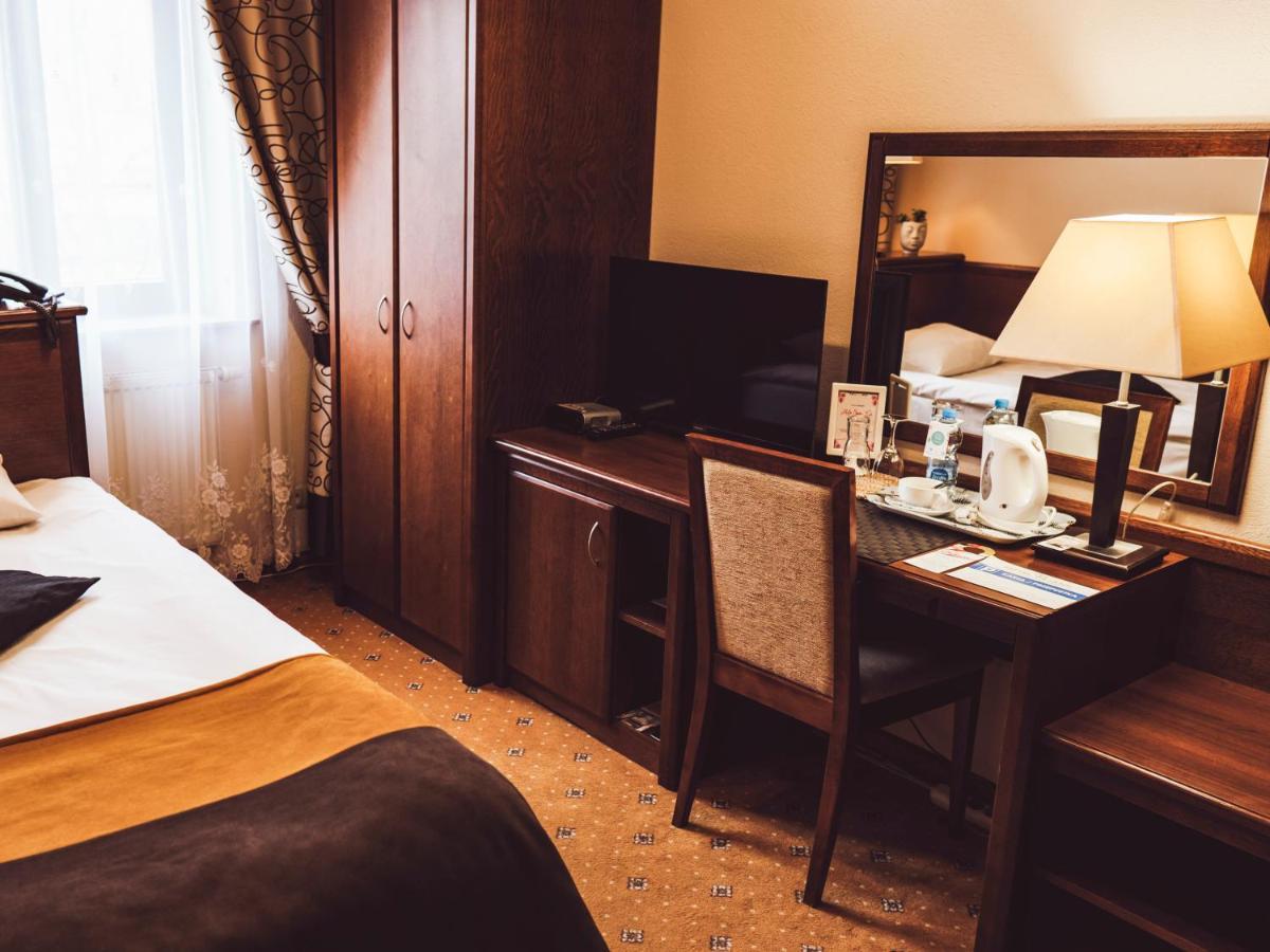 Hotel Osjann Бяла-Подляска Экстерьер фото