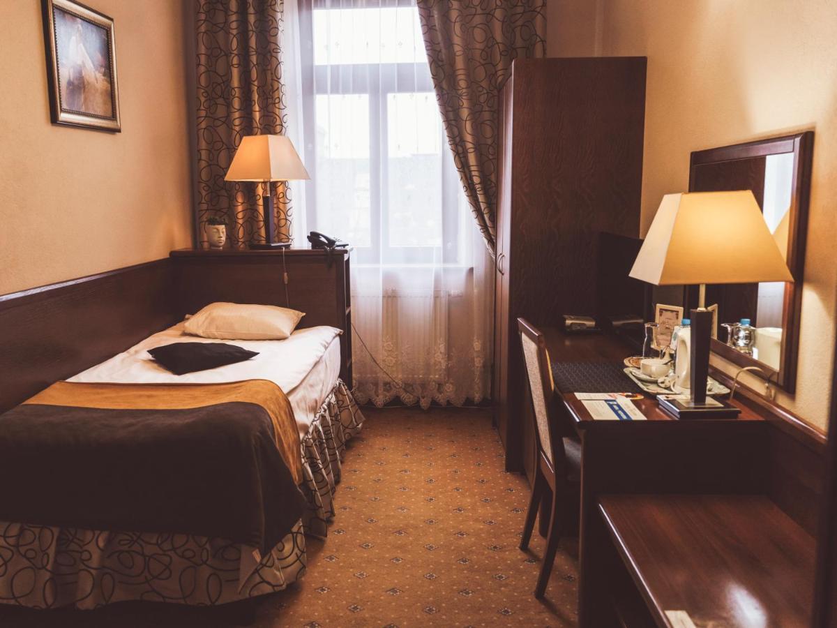 Hotel Osjann Бяла-Подляска Экстерьер фото