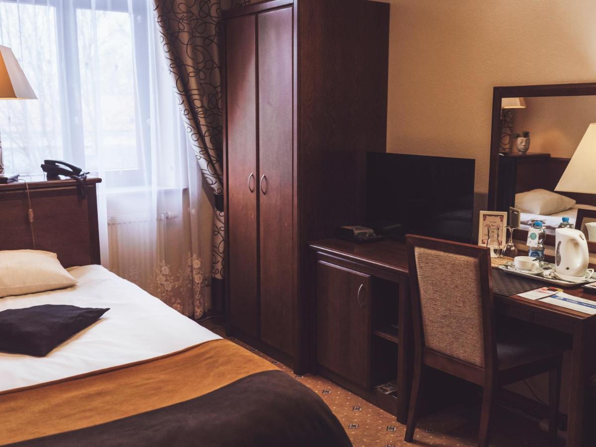Hotel Osjann Бяла-Подляска Экстерьер фото